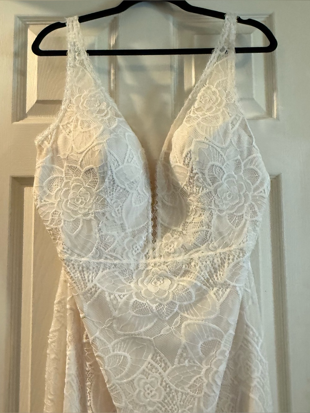 Plunge V-Neck Lace Wedding Dress in White